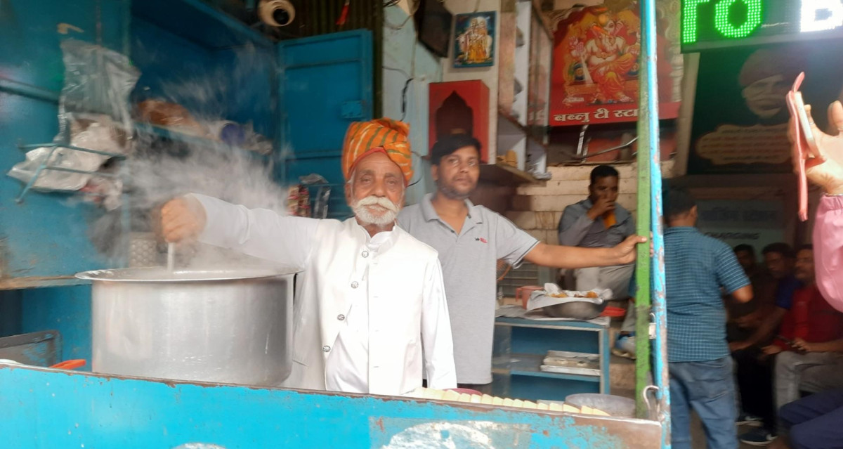 ‘बब्लु टी स्टाल’: जसको चियाको चुस्की लिन मरिहत्ते गर्छन् पारखीहरु !