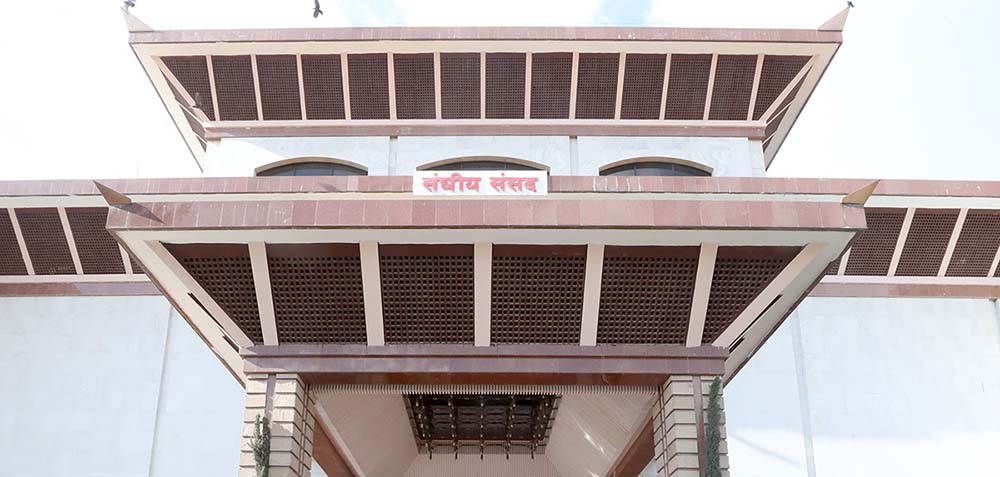विपक्षी दलहरुले आफ्नो अडान नछोडेपछि प्रतिनिधिसभाको बैठक सर्‍यो