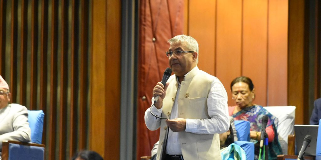 सांसद बास्कोटाको प्रश्न: भूकम्पमा राहत बाँडे जस्तो १० किलो मल बाँडेर कृषि क्रान्ति हुन्छ?