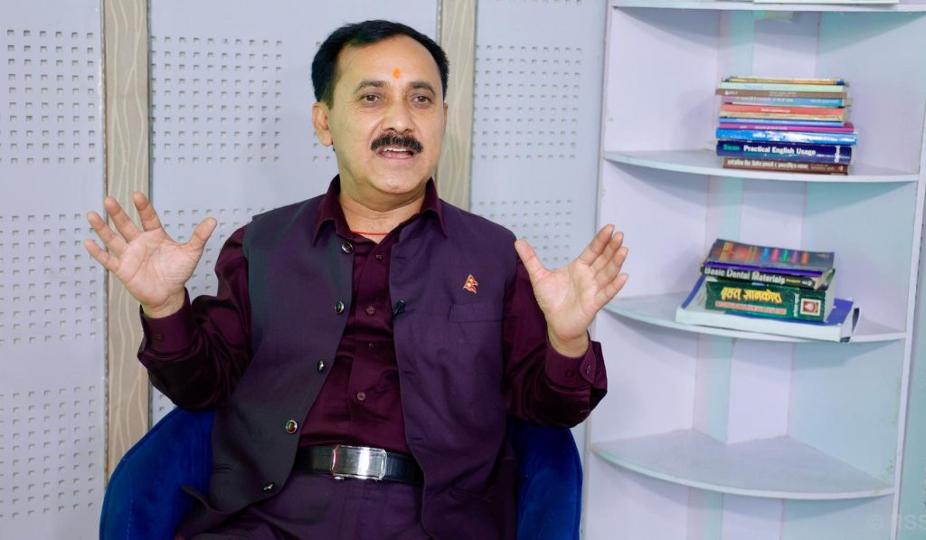 सरकारलाई नागरिकको ओछ्यान चियो गर्न जाने अधिकार छैन: विश्वप्रकाश शर्मा